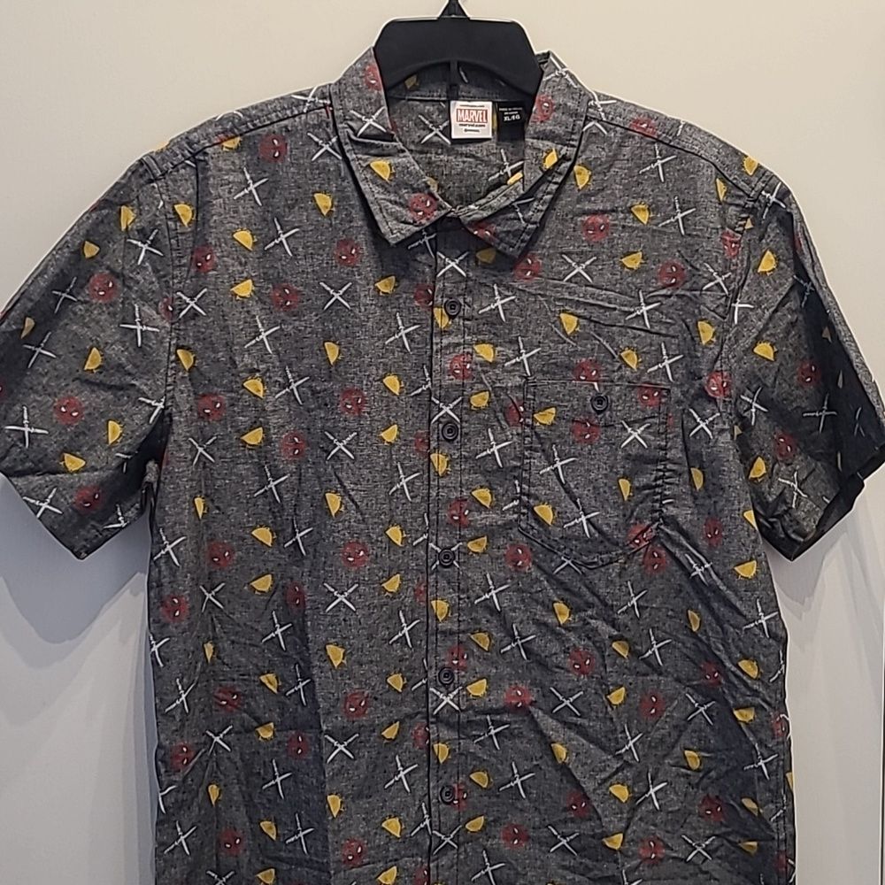 Marvel's Deadpool Short Sleeve Button Down XL